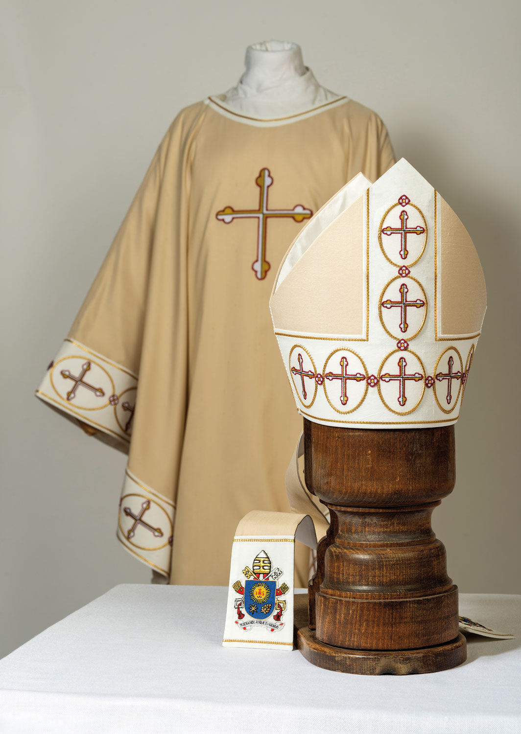 papal-mitre-115-14170-sm.jpg