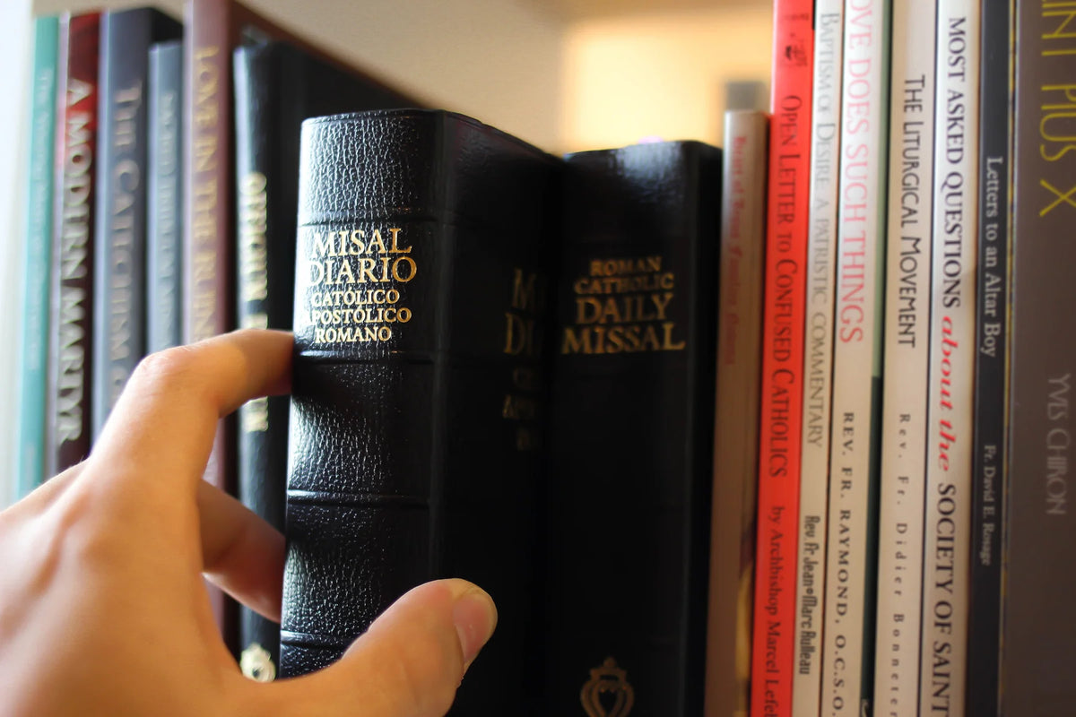 1962 Spanish–Latin Daily Missal (Misal Diario) | Angelus Press