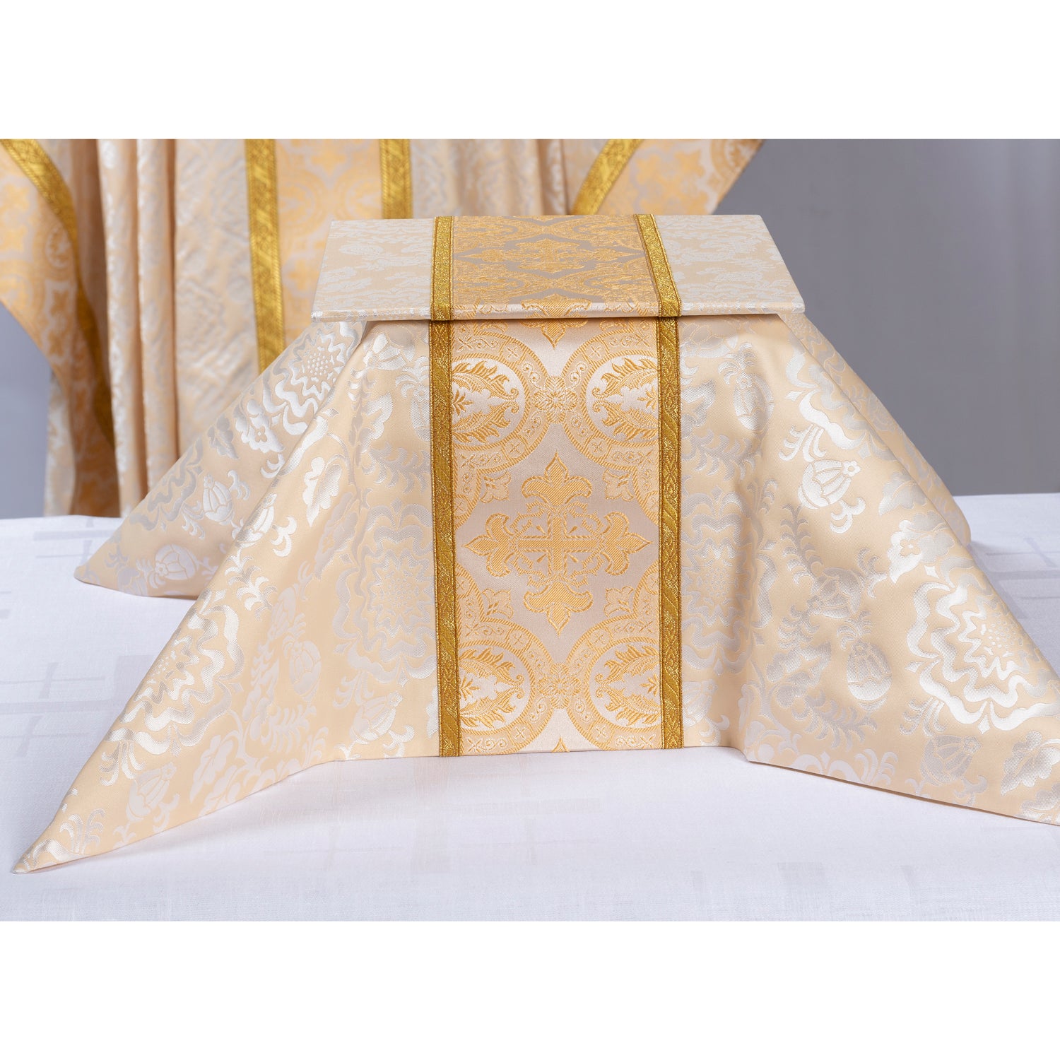 Lightweight Damask Burse & Veil with Saxony Brocade - Arte/Grosse