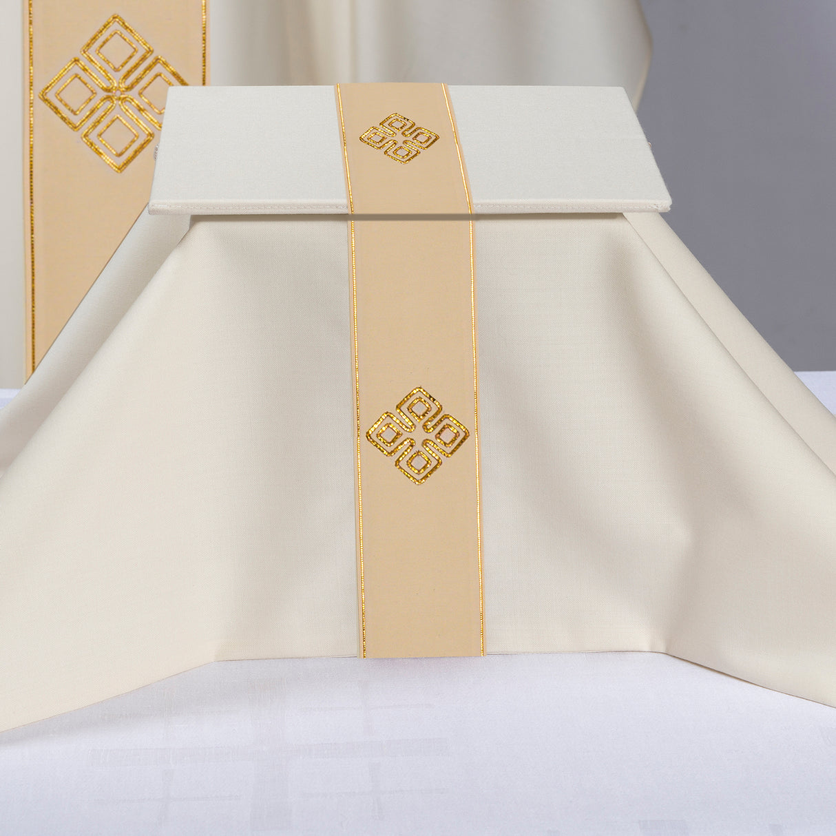 Featherweight Cool Wool Burse & Veil - Tuscany - Arte/Grosse