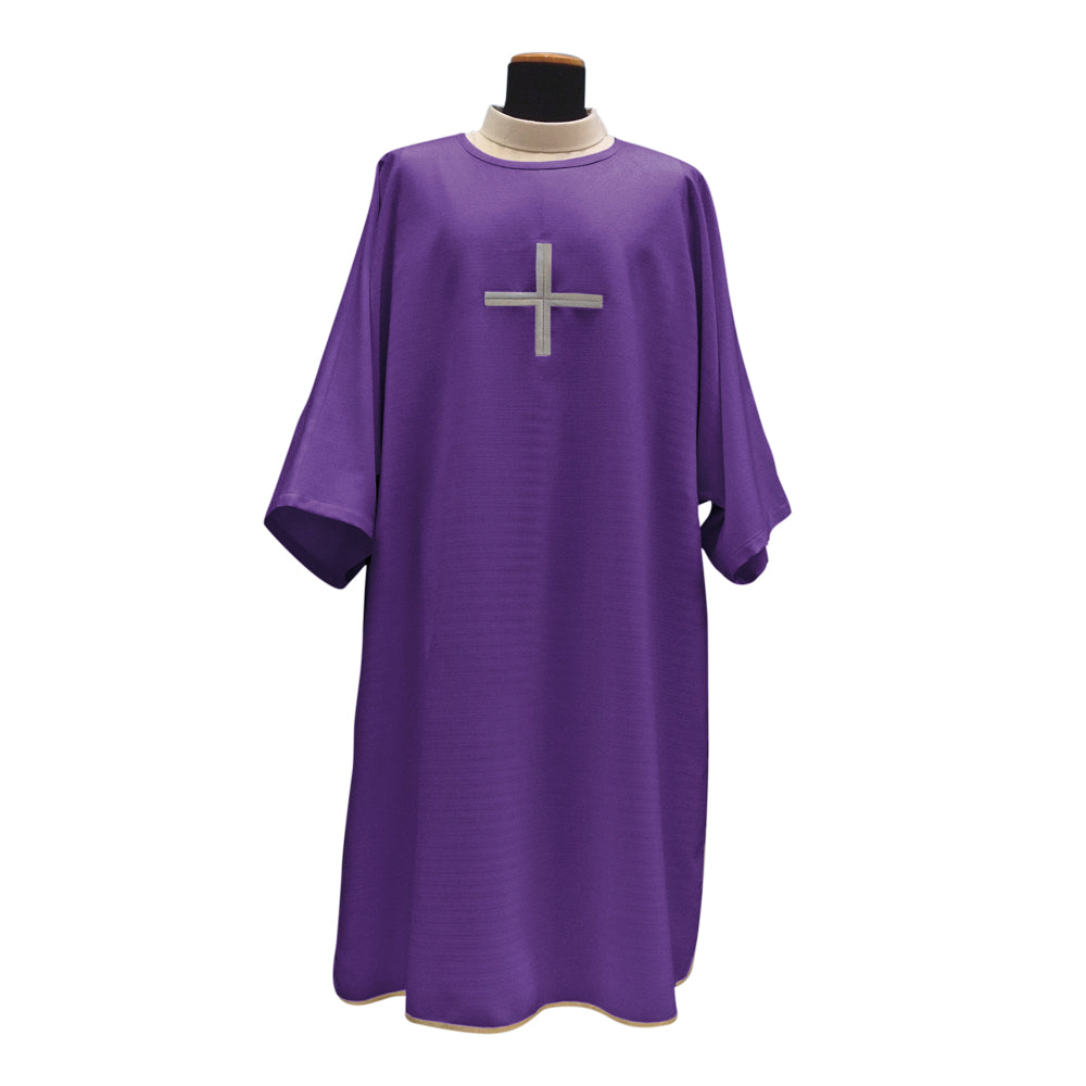 solivari-dalmatic-embroidered-cross-620.jpg